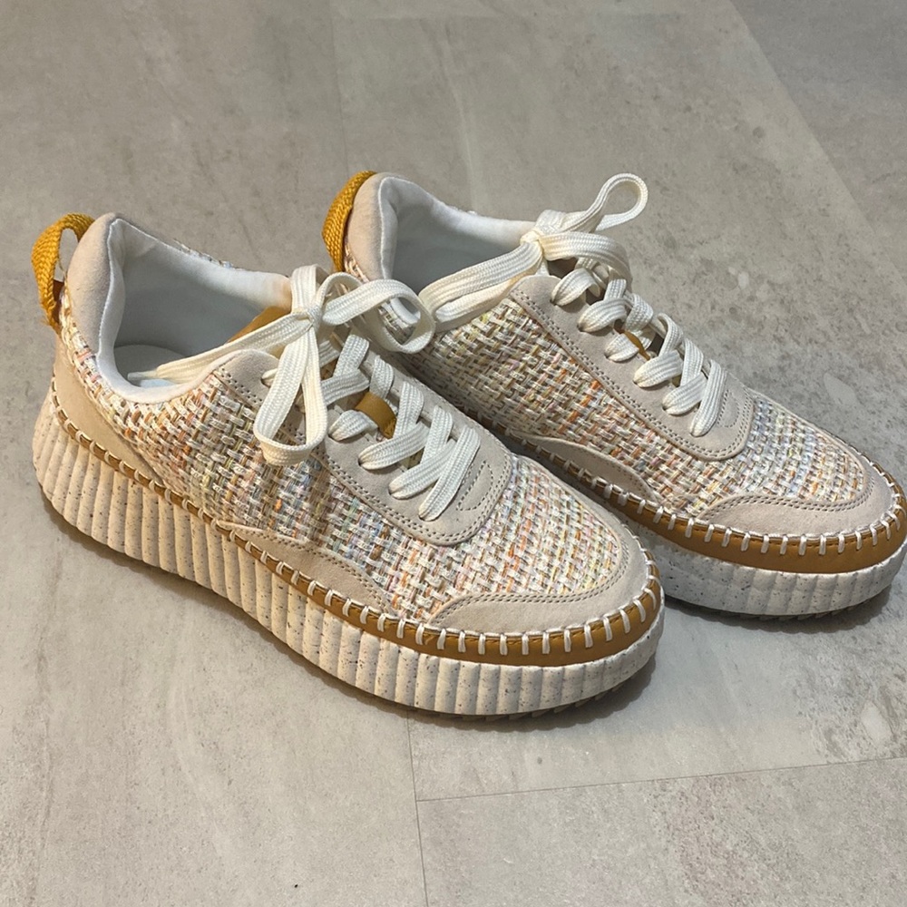Universal thread sneakers